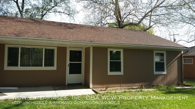 Foto del edificio - Great 3 bedroom 2 bath rancher at an amazi...