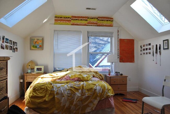 Building Photo - HOT ALLSTON LISTING!!!!