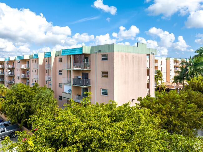1655 W 44th Pl Hialeah, FL 33012 - El Sol