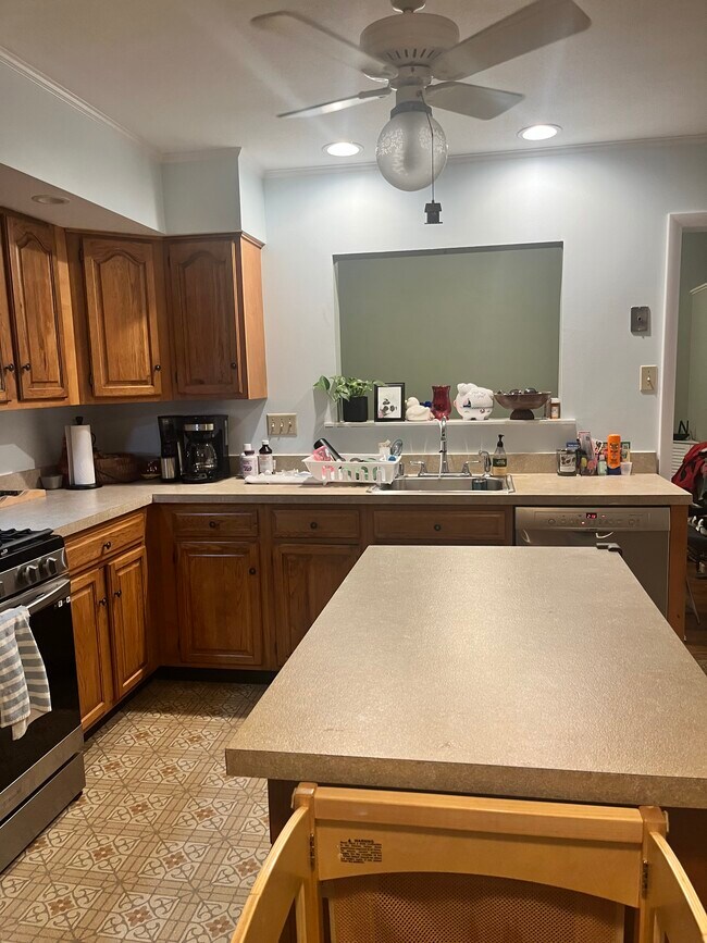 Building Photo - 12 Fisk Cir