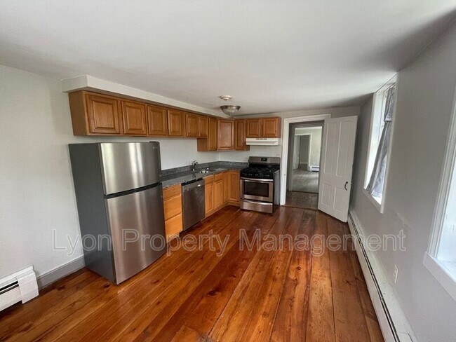 Building Photo - 39 Bowen St