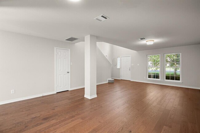 Building Photo - 17841 Park Valley Dr