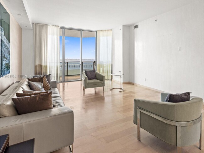 Building Photo - 1300 Brickell Bay Dr