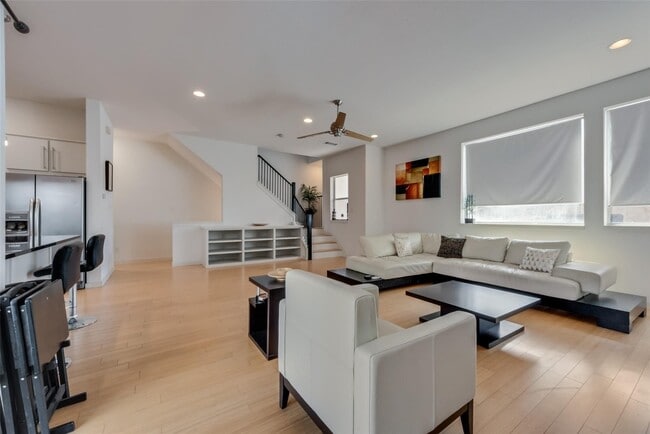 Photo - 3819 N Washington Row Townhome