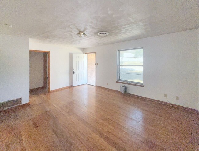 Building Photo - Cozy 3-Bedroom Brick Home with Covered Pat...