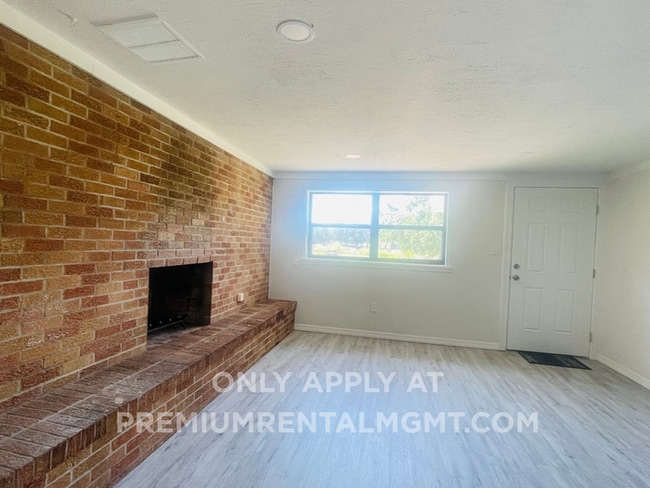 Building Photo - 703 Gotts Rd