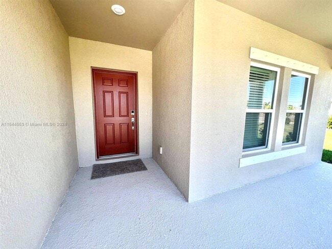 Building Photo - 326 SW 31st Ave
