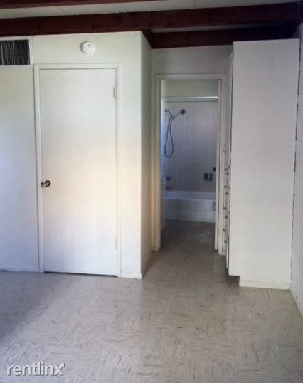 Building Photo - 1 br, 1 bath Apartment - 1046 N Euclid Ave