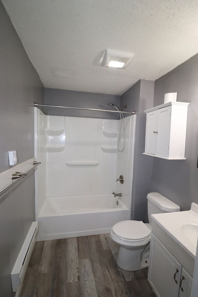 Building Photo - Updated Duplex for Rent