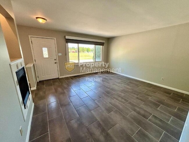 Building Photo - 9546 Gordon Dr