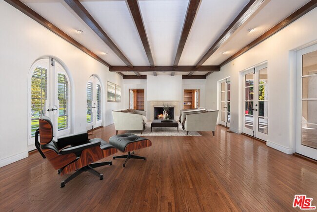 Building Photo - 401 S Las Palmas Ave