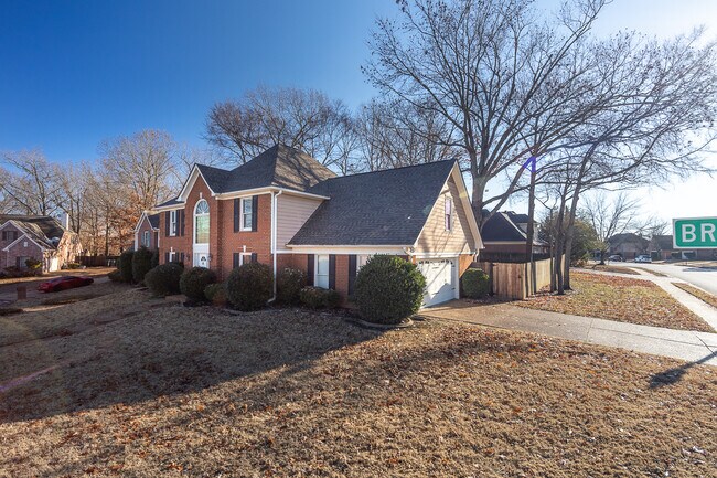 Foto del edificio - 1732 Bridle Glen Cv