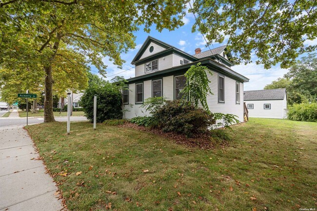 Building Photo - 1228 Roanoke Ave