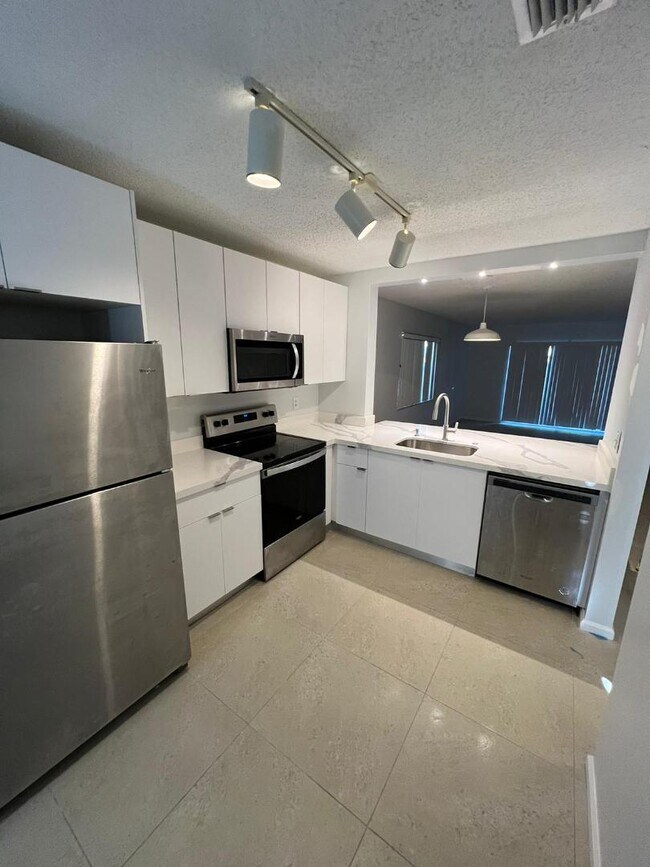 Foto del edificio - 4160 NW 67th Terrace