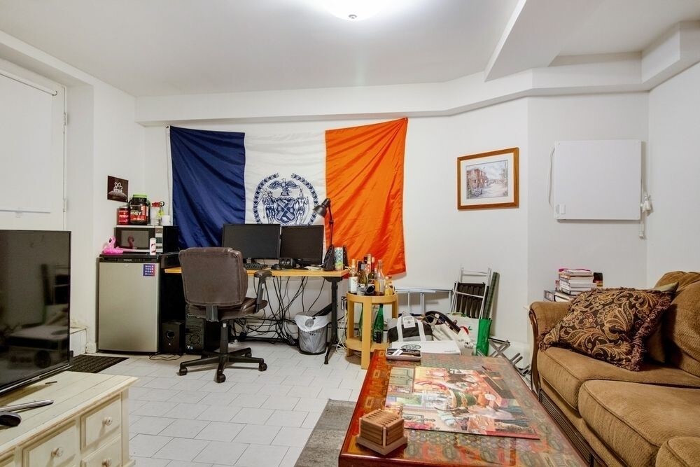 Foto principal - 310 W 95th St