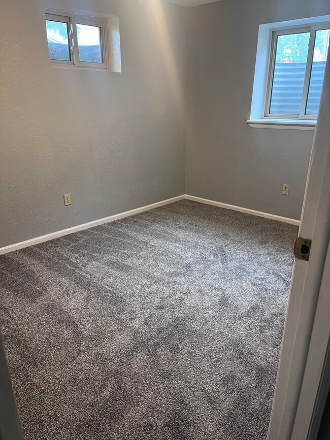 Dormitorio + armario - 2618 S Lewiston St