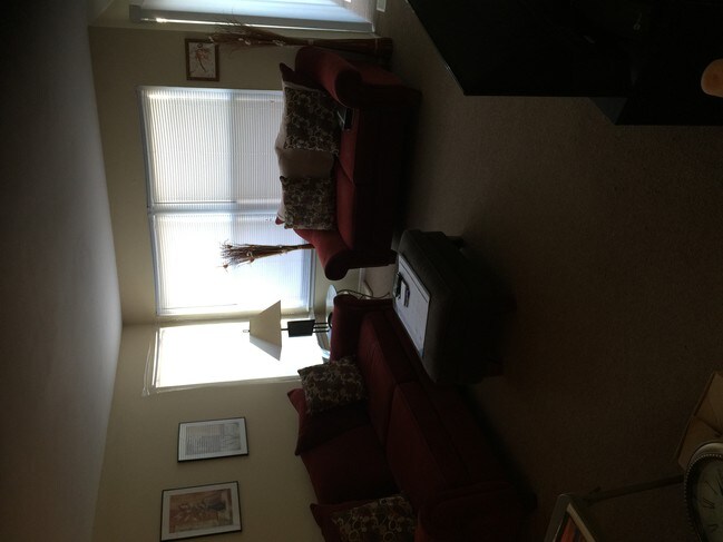 Living room - 168 Central Ave