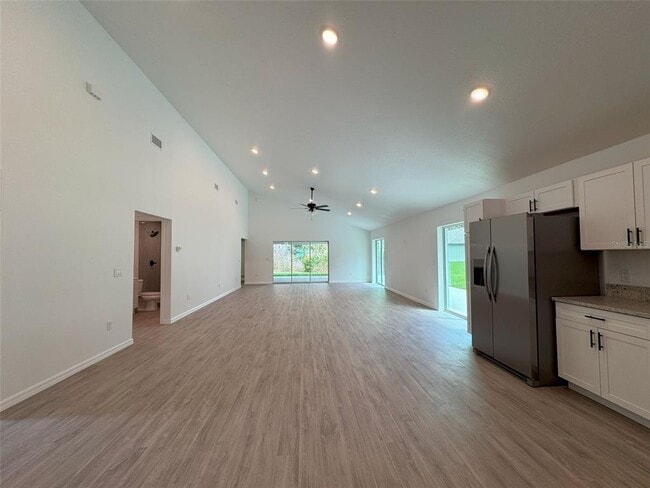 Foto del edificio - 8861 ALBERTSON Ct