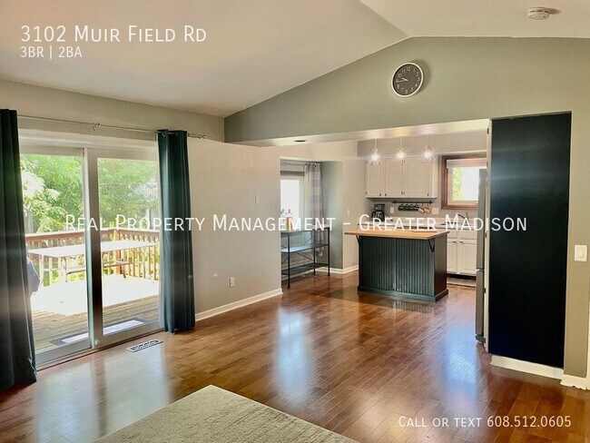 Building Photo - Lovely Split-Level Home on West Side