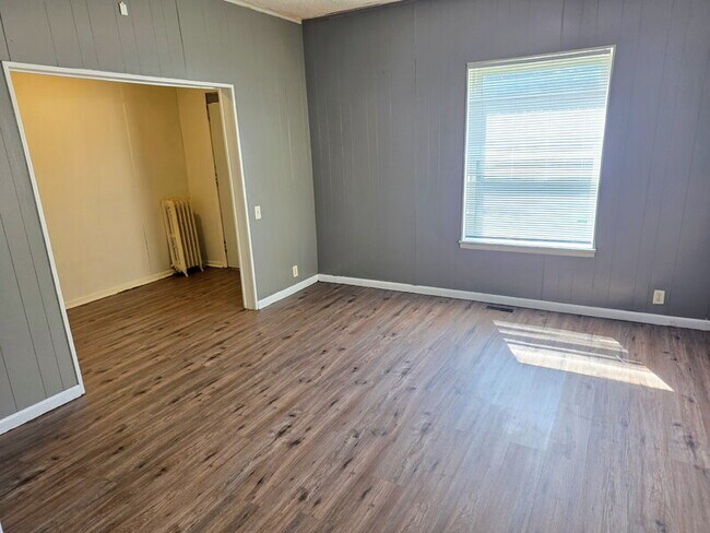Foto del edificio - 1301 E 12th St