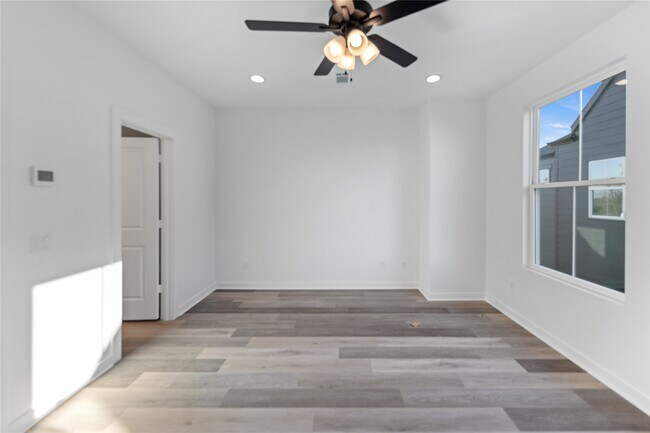 Building Photo - 3703 Nagle St