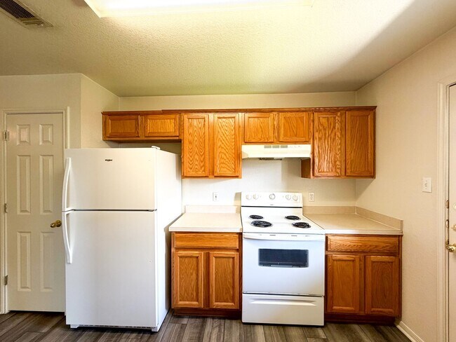 Building Photo - 310 Cedar Ridge Dr