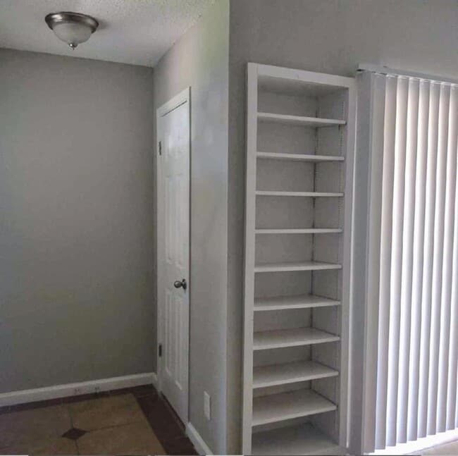 Building Photo - 5615 Jacaranda Dr