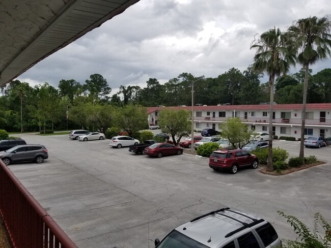 Building Photo - Charming, Affordable One-Bedroom Condo in ...