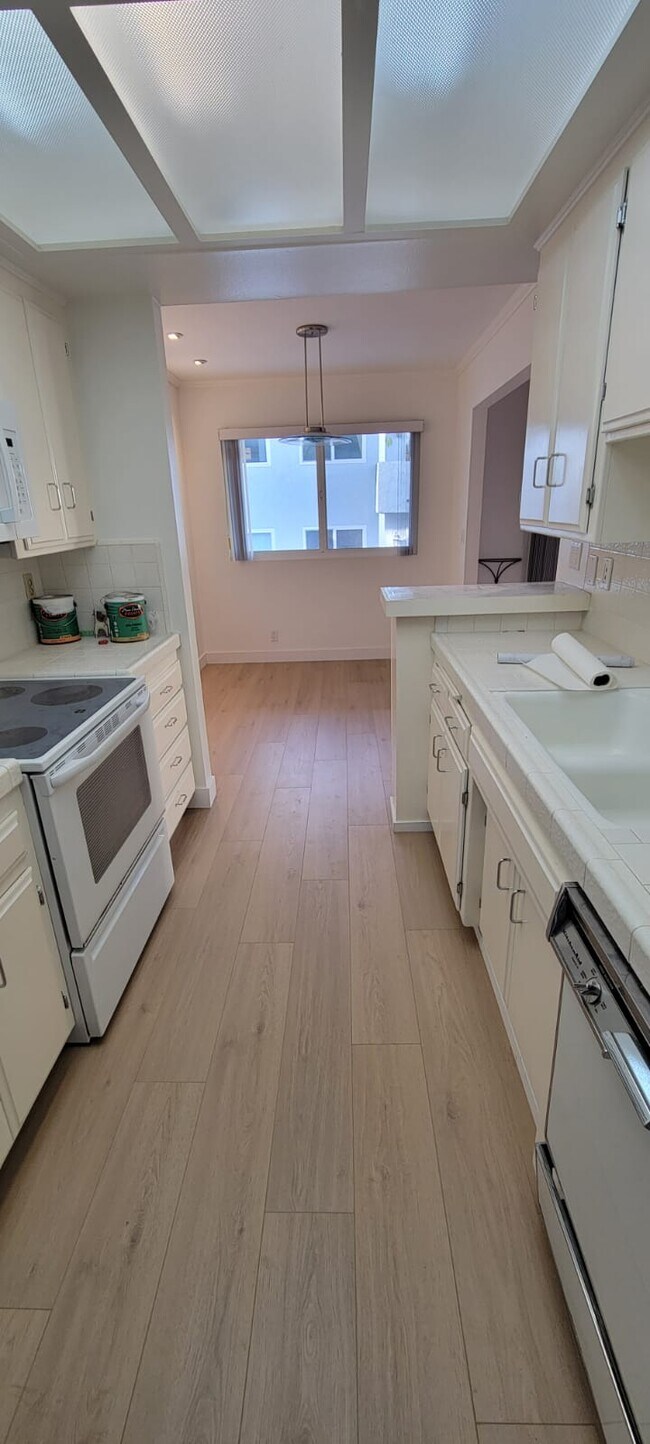 Foto del edificio - 1262 S Barrington Ave