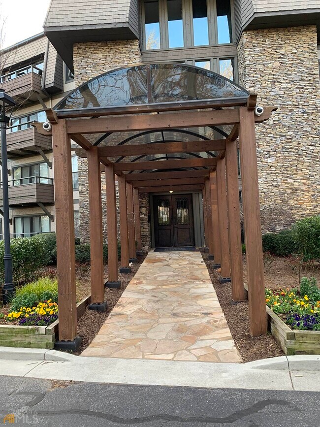 Building Photo - 1212 Highland Bluff Dr S E