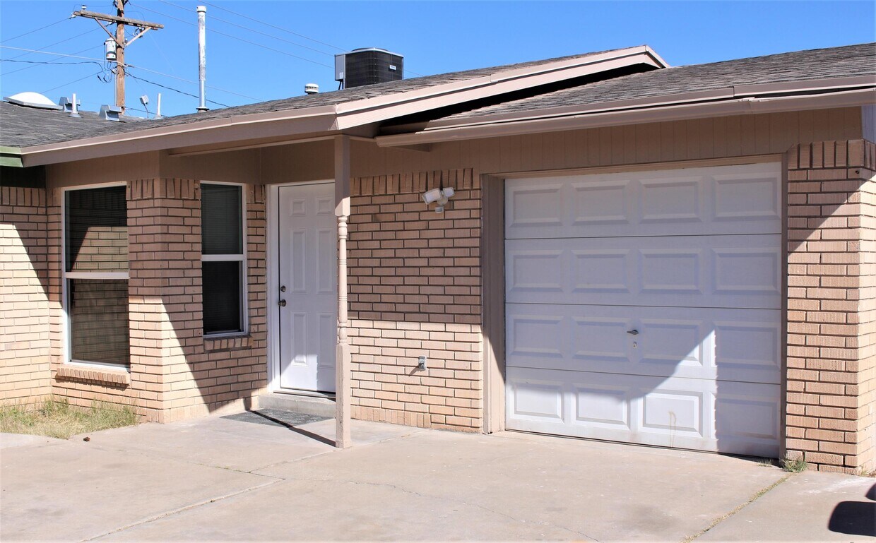 Primary Photo - 10833 Cardigan Dr