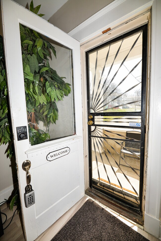 Sala de estar - 2106 Pogue Ave