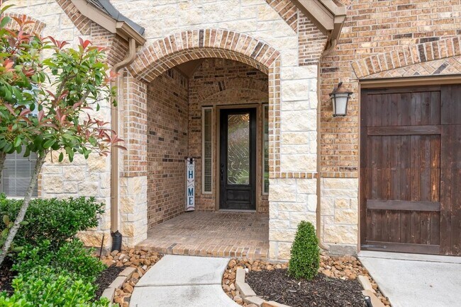 Building Photo - 23034 Creek Park Dr