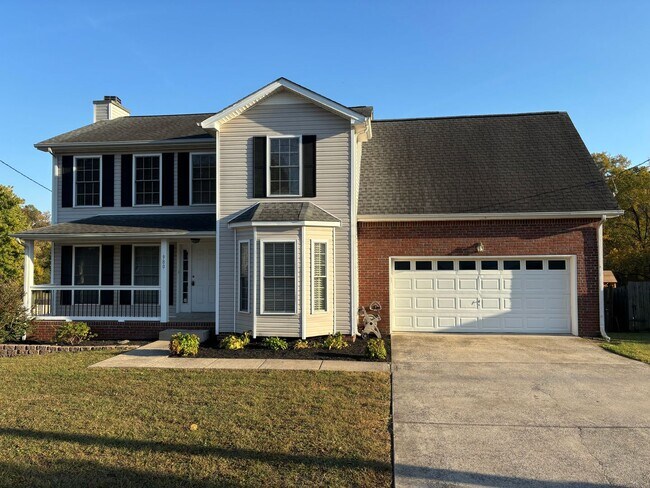 Foto del edificio - Welcome Home to this lovely 3bed/2.5 bath ...