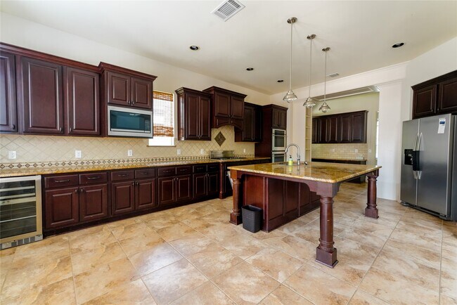 Foto del edificio - 25411 Springwood Lake Dr