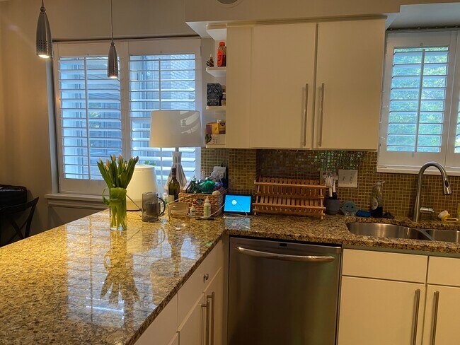 Foto del edificio - 227 N Dotger Ave