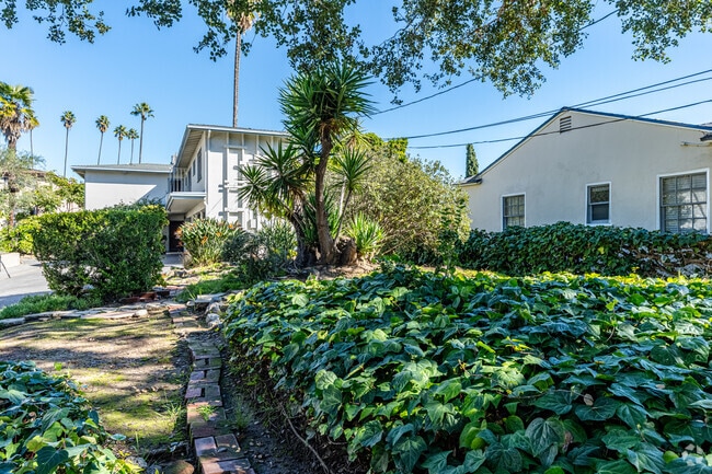 Courtyard - 3643 Monon St