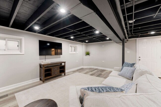 Foto del edificio - 5641 W 64th St
