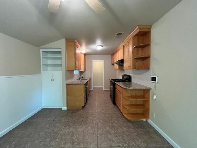 Foto del edificio - 3 Bed 2 Bath for rent in Rancho Cordova
