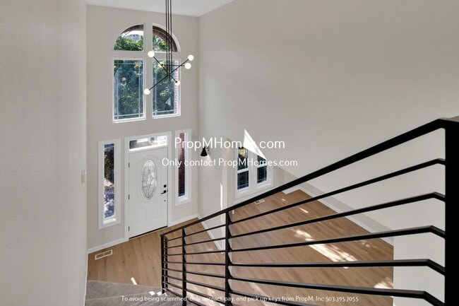 Building Photo - Updated Luxury Four Bedroom Home In Oregon...
