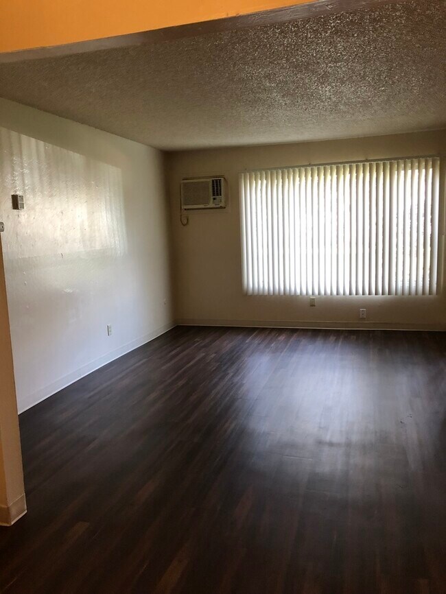 Building Photo - 1190 Dana Dr