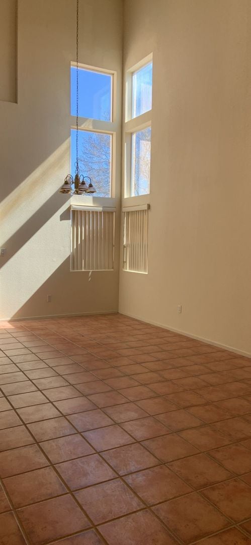 Building Photo - GREAT HOME WITH PANORAMIC VIEW IN SEVEN HI...