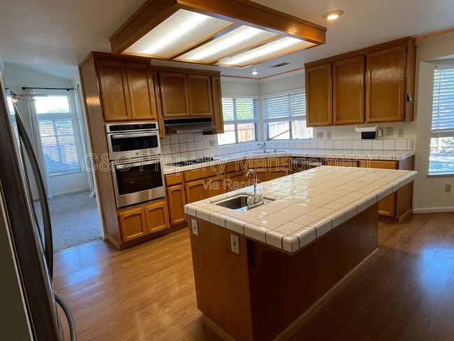 Building Photo - 440 Gianelli St