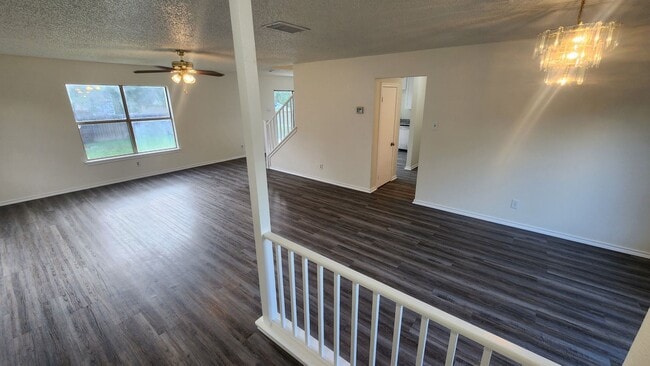 Building Photo - 3-bedroom 2.5 Bath Home in Converse