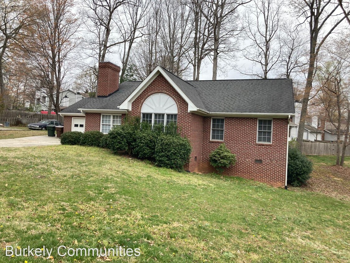 Primary Photo - 3 br, 2 bath House - 407 Meadowood St.