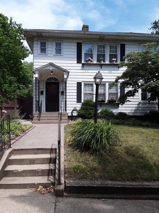 Building Photo - 1650 S 5th St