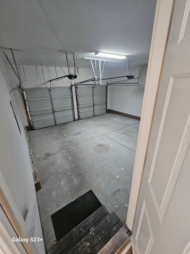 Building Photo - 304 Oak Cove Dr
