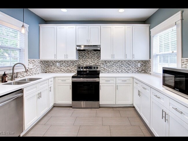 Building Photo - 4 Bedroom Single Family Home in Cleveland ...