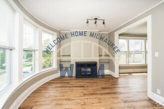 Building Photo - 1545 E Irving Pl
