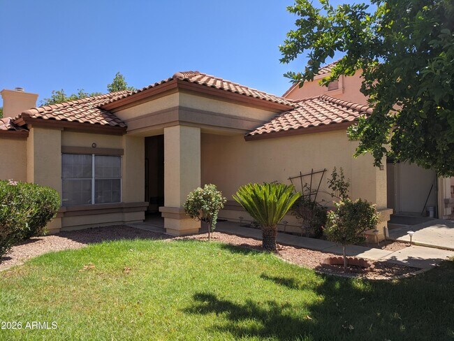 Building Photo - 1321 N Jamaica Way